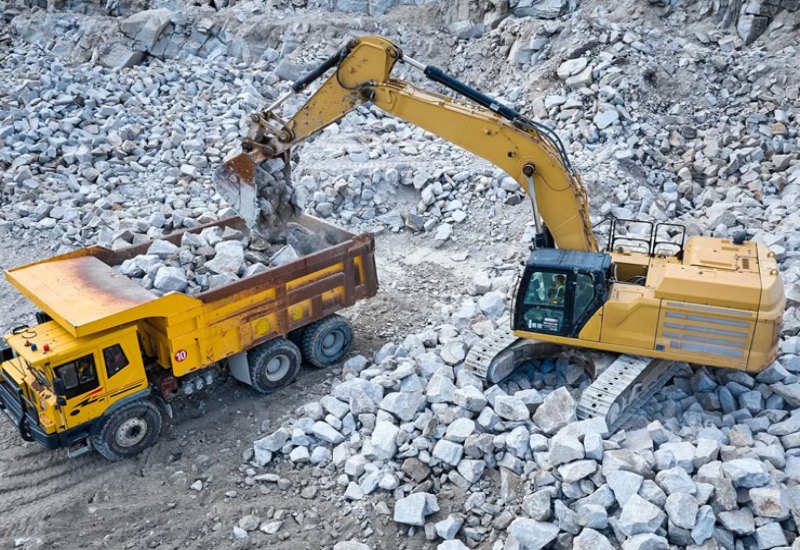 What precautions should be taken when commissioning a jaw crusher (1)
